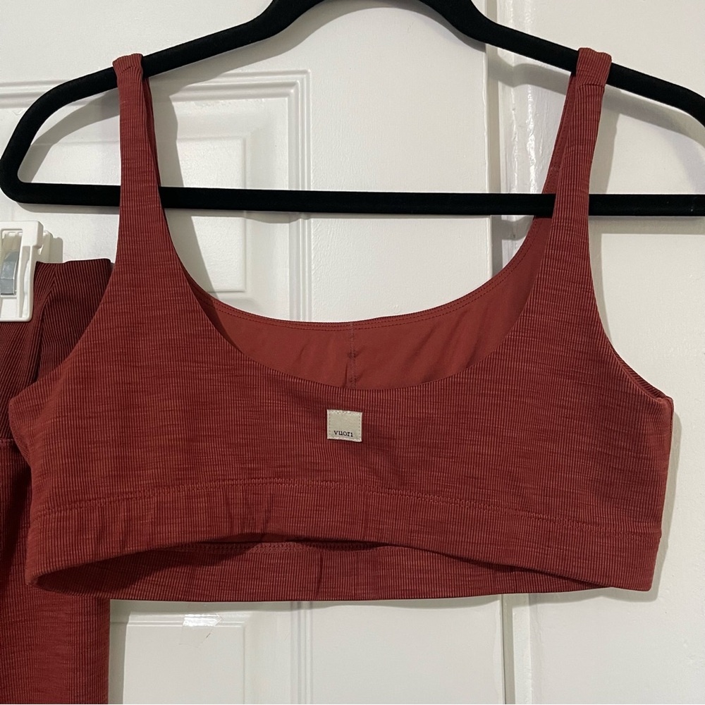 Vuori Women's Rust Red Seamless Leggings & Sports Bra Set - Picture 8 of 13